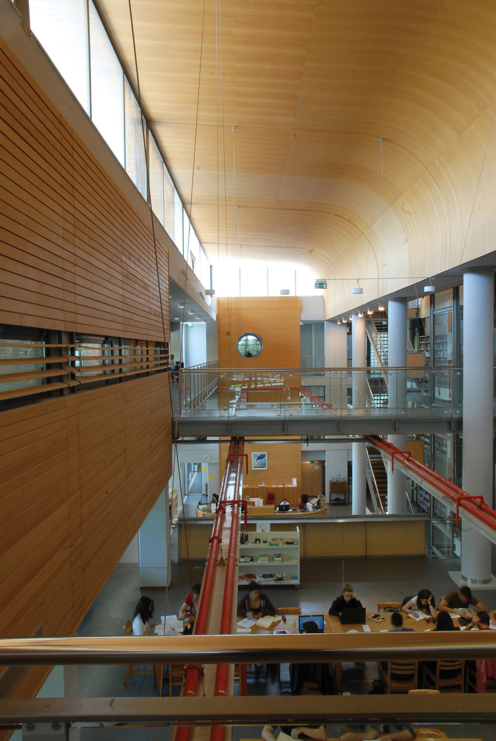 希腊校园图书馆 · 动态曲线屋顶下的知识空间-36