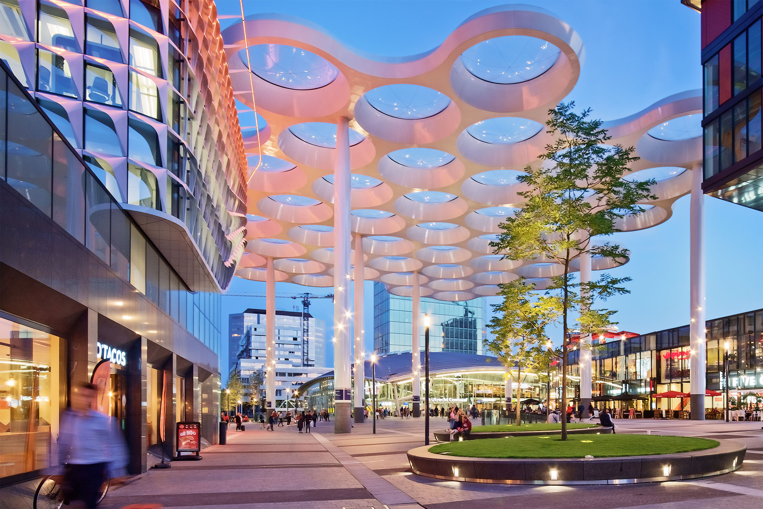 荷兰乌特勒支自行车停车场 | 世界最大规模,绿色出行新地标-16