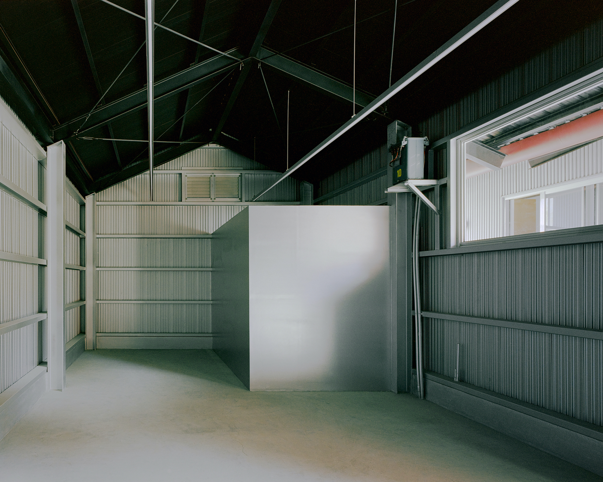 Double Roof House / Studio Tngtetshiu-23