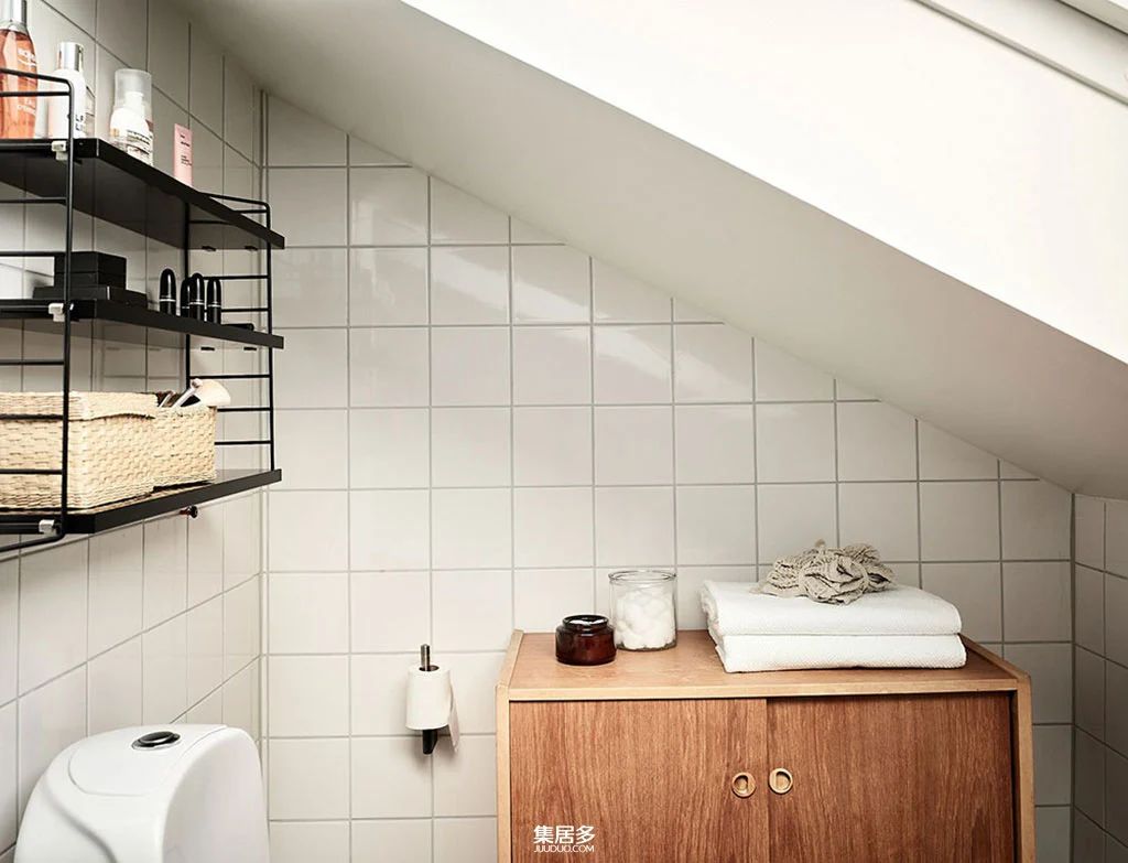 瑞典经典联排别墅内宜人的时尚冬季内饰-32