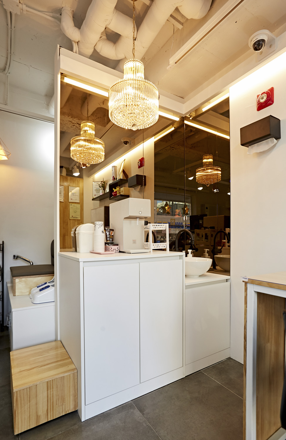 极简 7 坪商店装修，素雅白色诠释精致生活-9