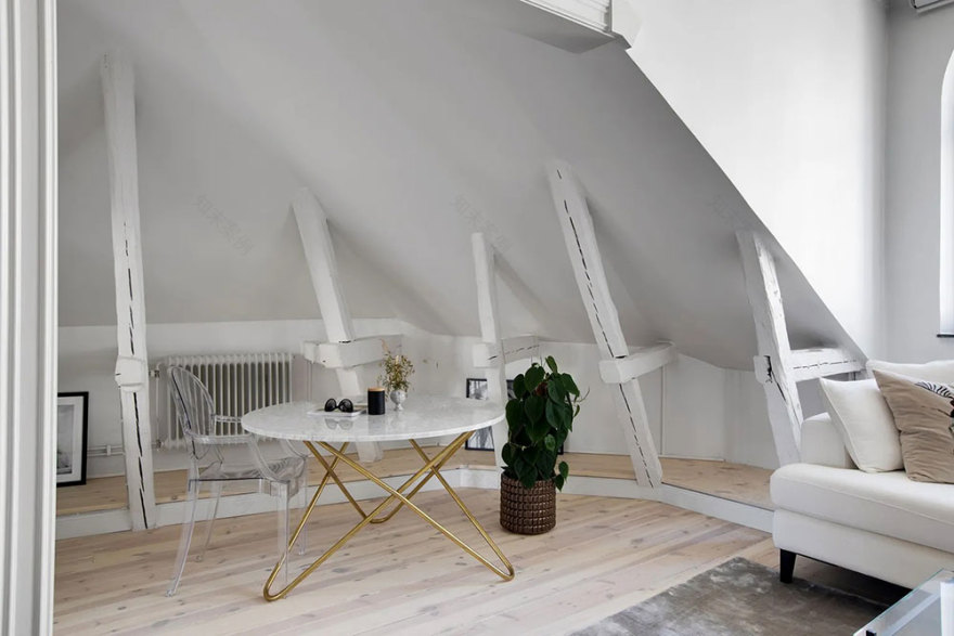 瑞典优雅公寓设计,浪漫倾斜屋顶与现代装饰的完美融合-7