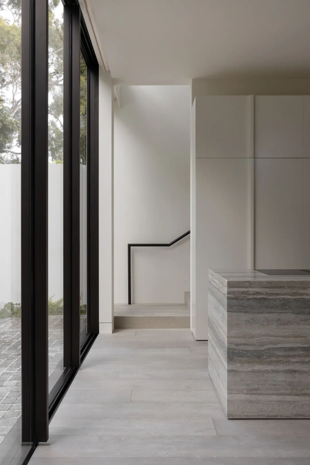 光与开放 · 艾玛·塞尔泽的极简之家丨澳大利亚墨尔本丨Selzer 设计工作室-25