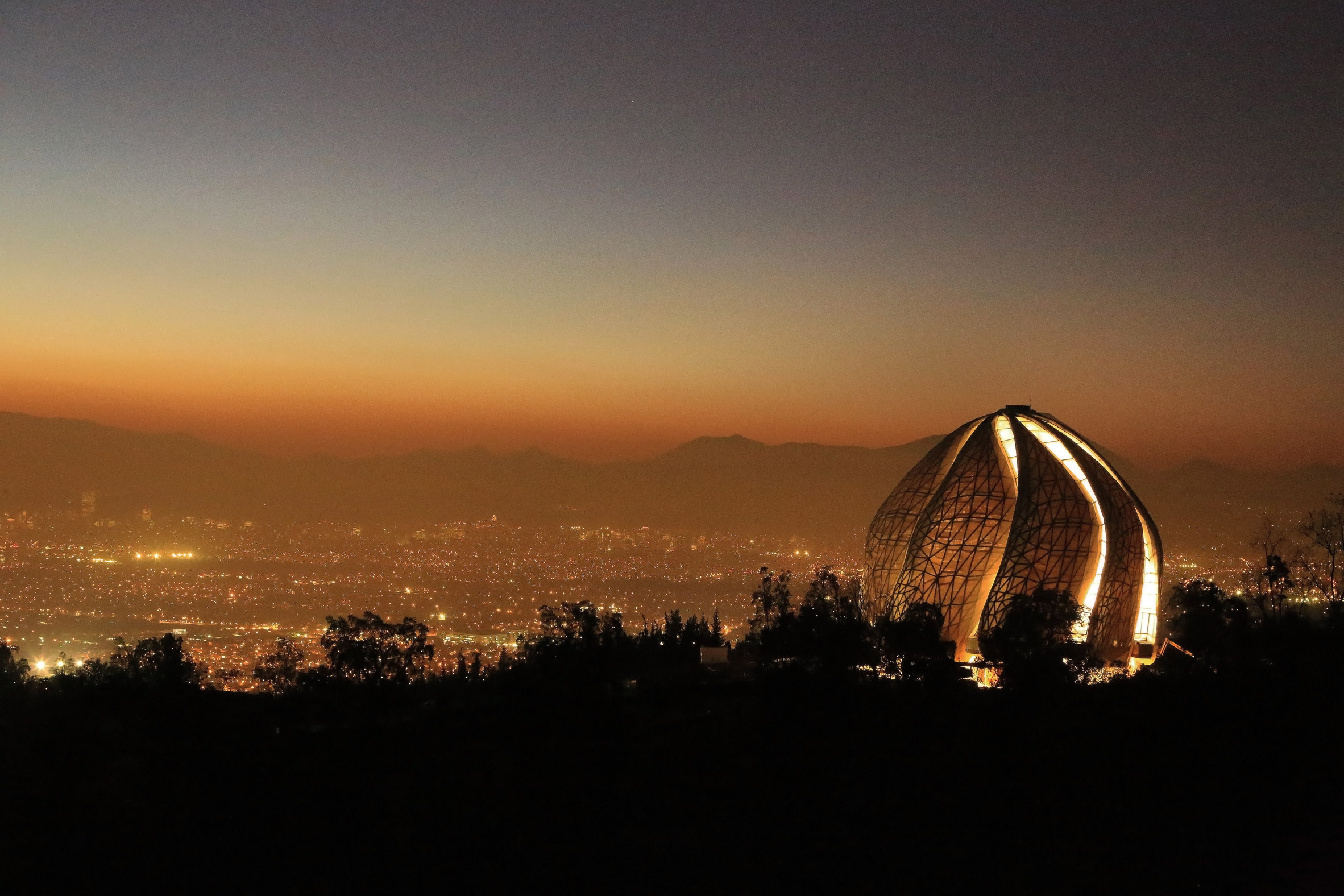 Bahá’í temple in Chile by Hariri Pontarini features torqued wings made of steel and glass-23