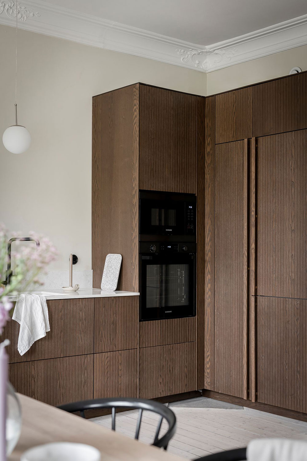 瑞典哥德堡优雅公寓 | 木质厨房与柔和色彩的完美结合-5