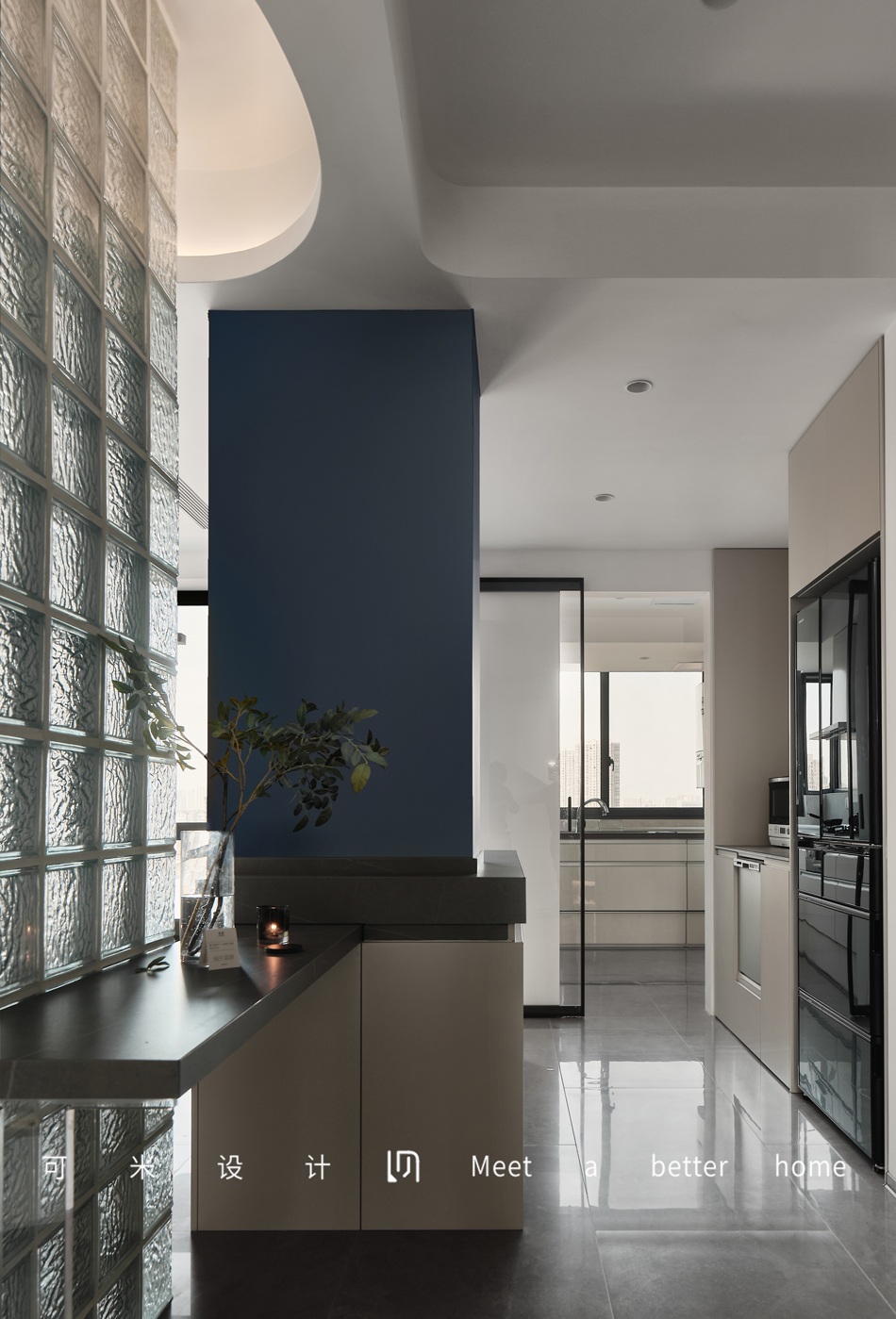 挑空客厅+静谧蓝,营造随性的现代摩登二人居-9