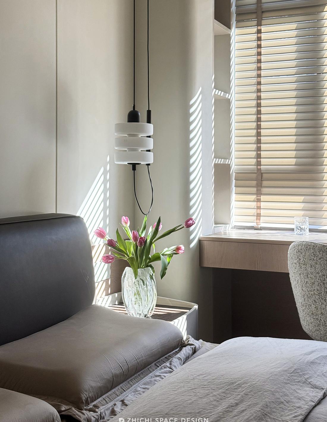 弧线隐去边界，墙体交错间藏起松弛与诗意-50