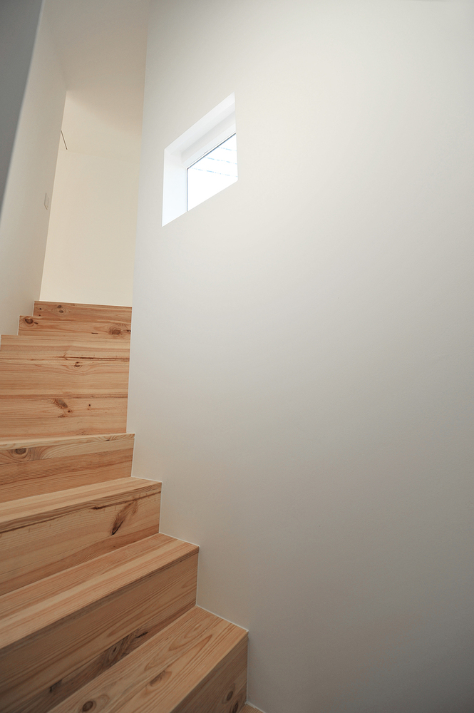 火车站旁的“锈色”小屋-28