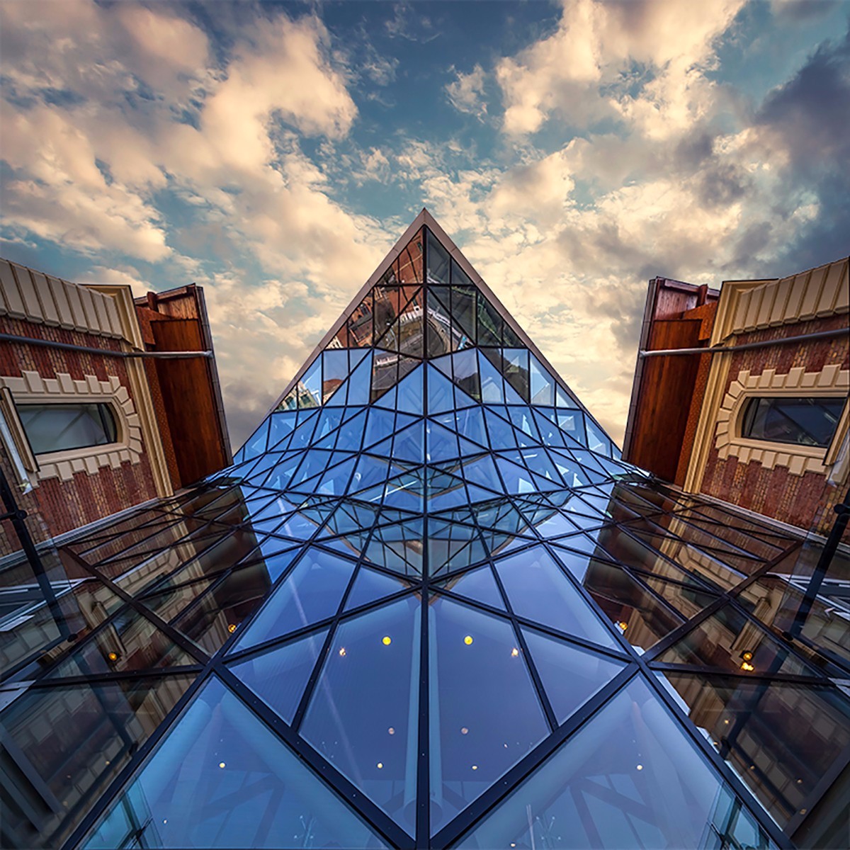 穿越天空的隧道 | 摄影师 Zsolt Hlinka 的几何建筑视觉-13