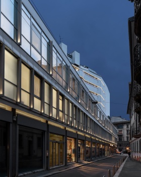 拉纳韦·帕克联合事务所

注：Associati在建筑、设计等专业领域常表示联合事务所等意思，La Nave和Park直接音译，具体可能需要结合实际背景确定更合适的译法 丨意大利米兰丨Filippo Pagliani,Michele Rossi等团队