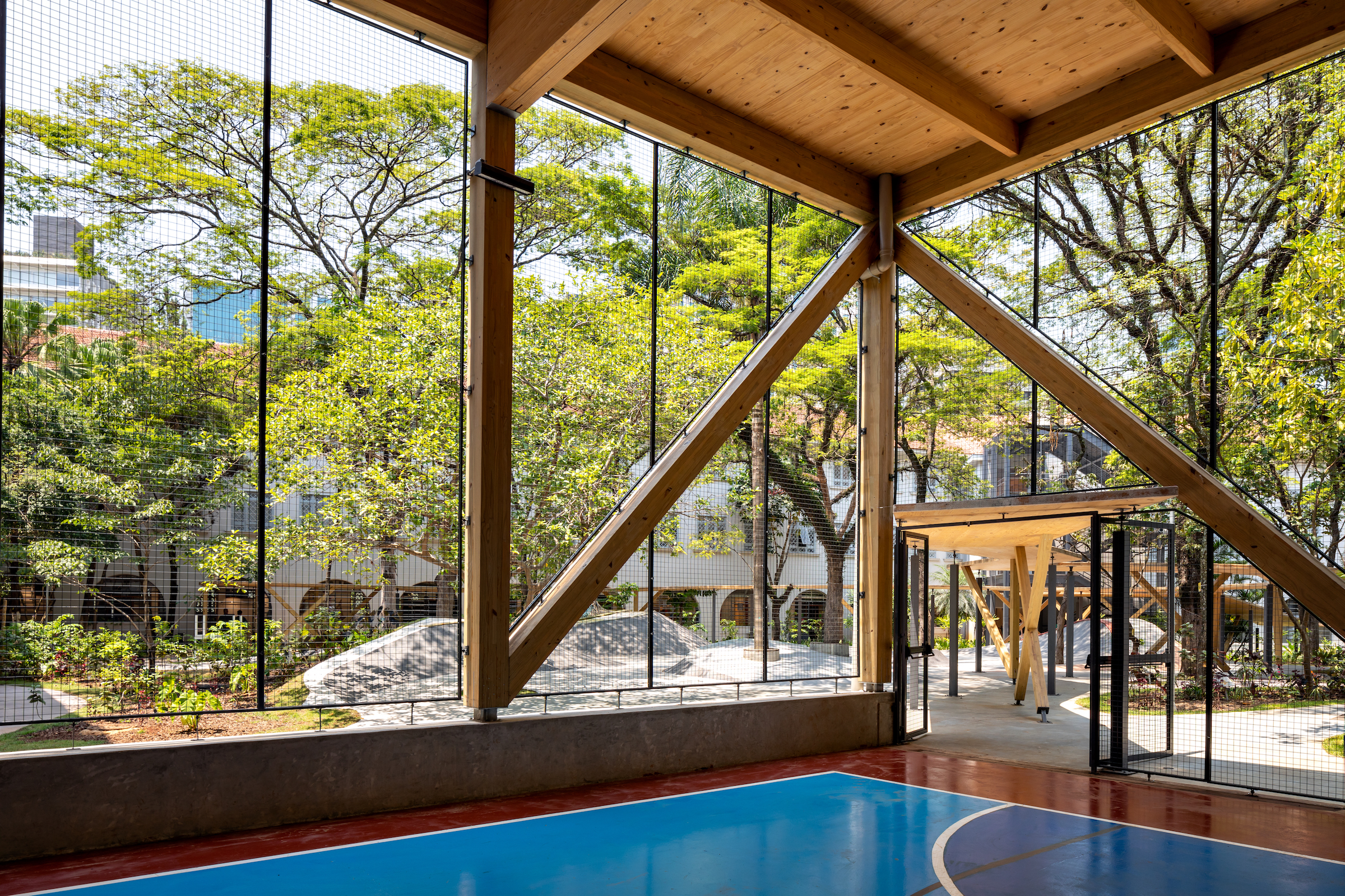 校园里的纽带公园,Triptyque-15