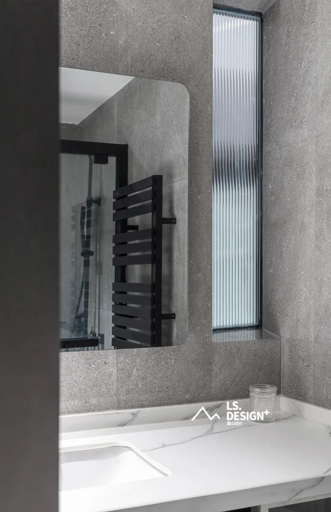 繁忙高管的灰色调现代极简之家-31