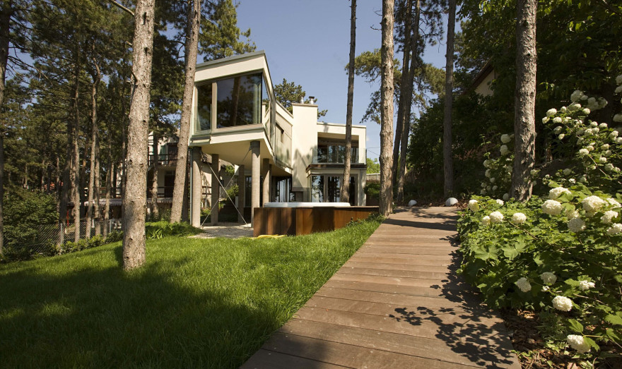 湖边林中度假屋-9