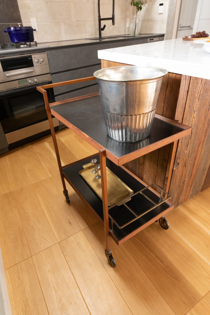 物語のあるものに囲まれて 多様な素材使いが生み出す愛着がわく独自の空間 | Style of Life | 100%LiFE-15