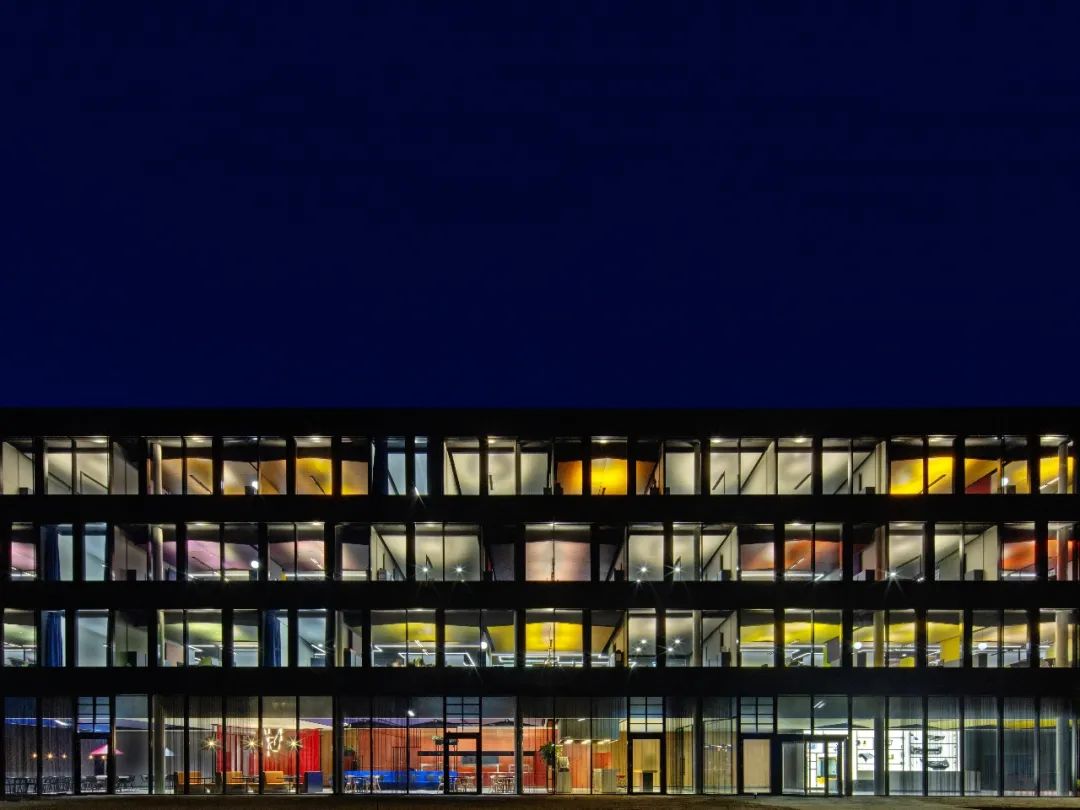 彩绘施瓦本文化，打造现代办公空间-4