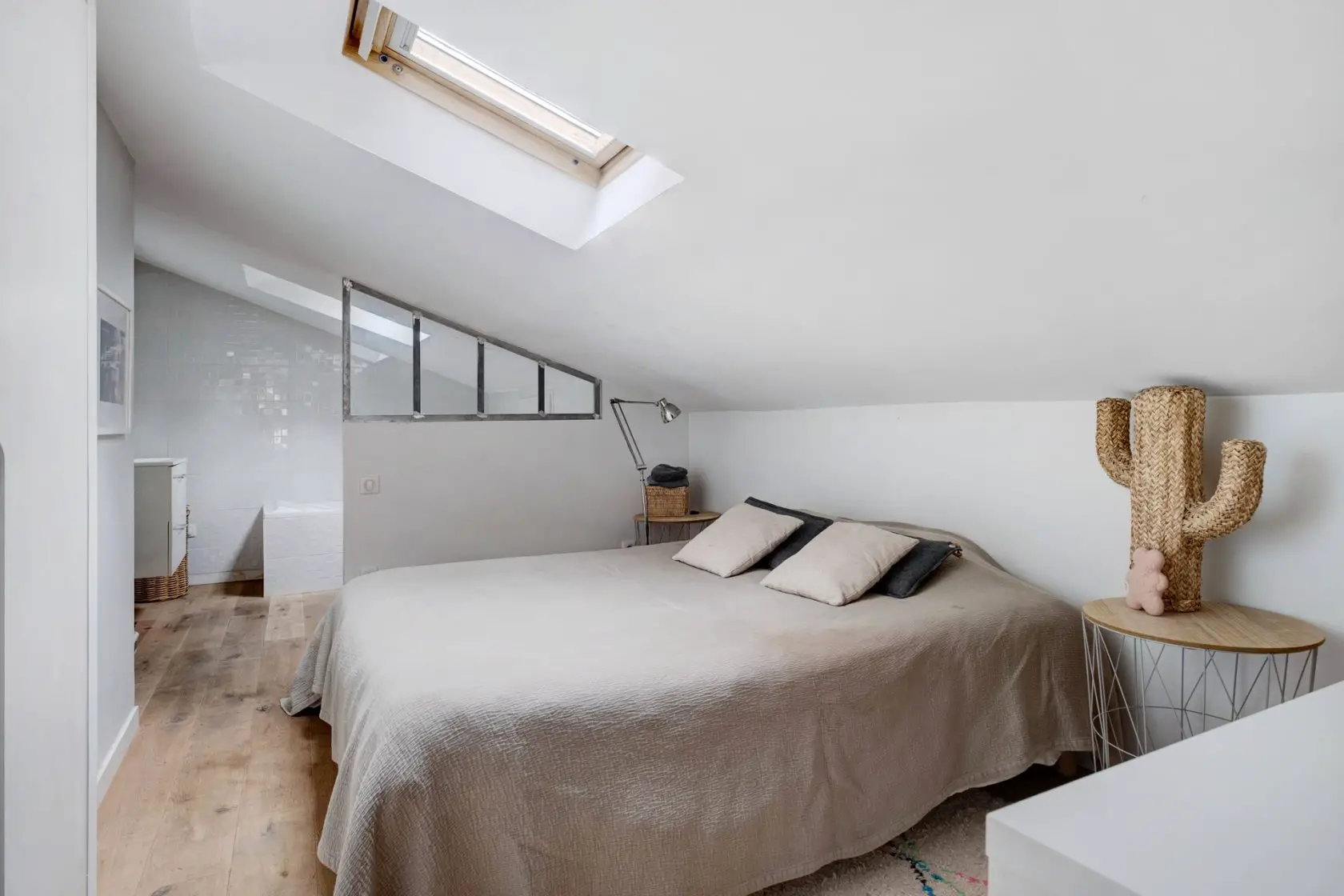 优雅设计尽显，lyon 中心复式公寓的魅力改造-10