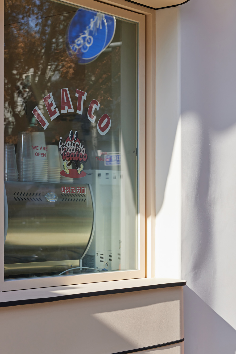 极简风格的咖啡厅室内设计-13