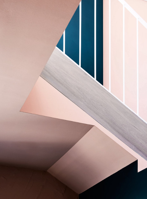 金色的;金黄色的;金的;金制的-57