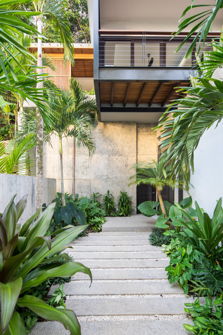 Studio Saxe creates contemporary villa in Costa Rican rainforest | Dezeen-4