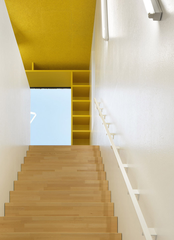 瑞士 Weiach 幼儿园 | 预制木结构与趣味循环路线-26