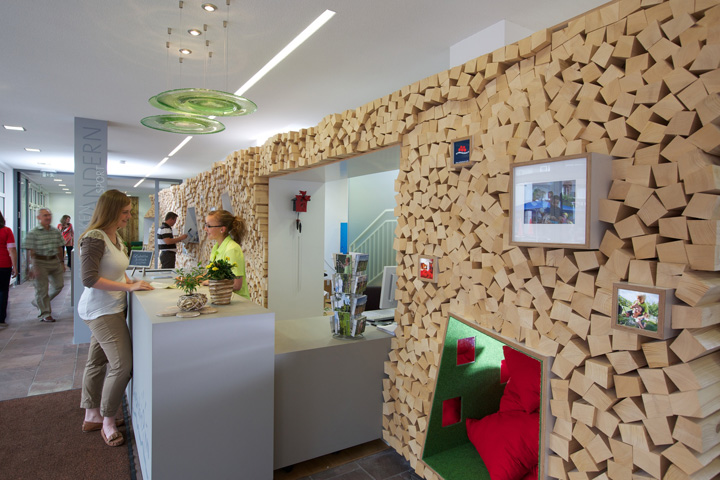 德国Tourist Information店面设计-1