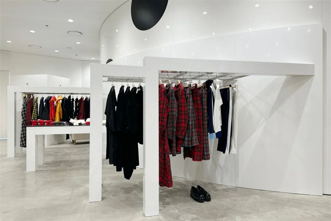 打破常规重置并呈现全新陈列空间，Dover Street Market Beijing 2023 秋冬-6