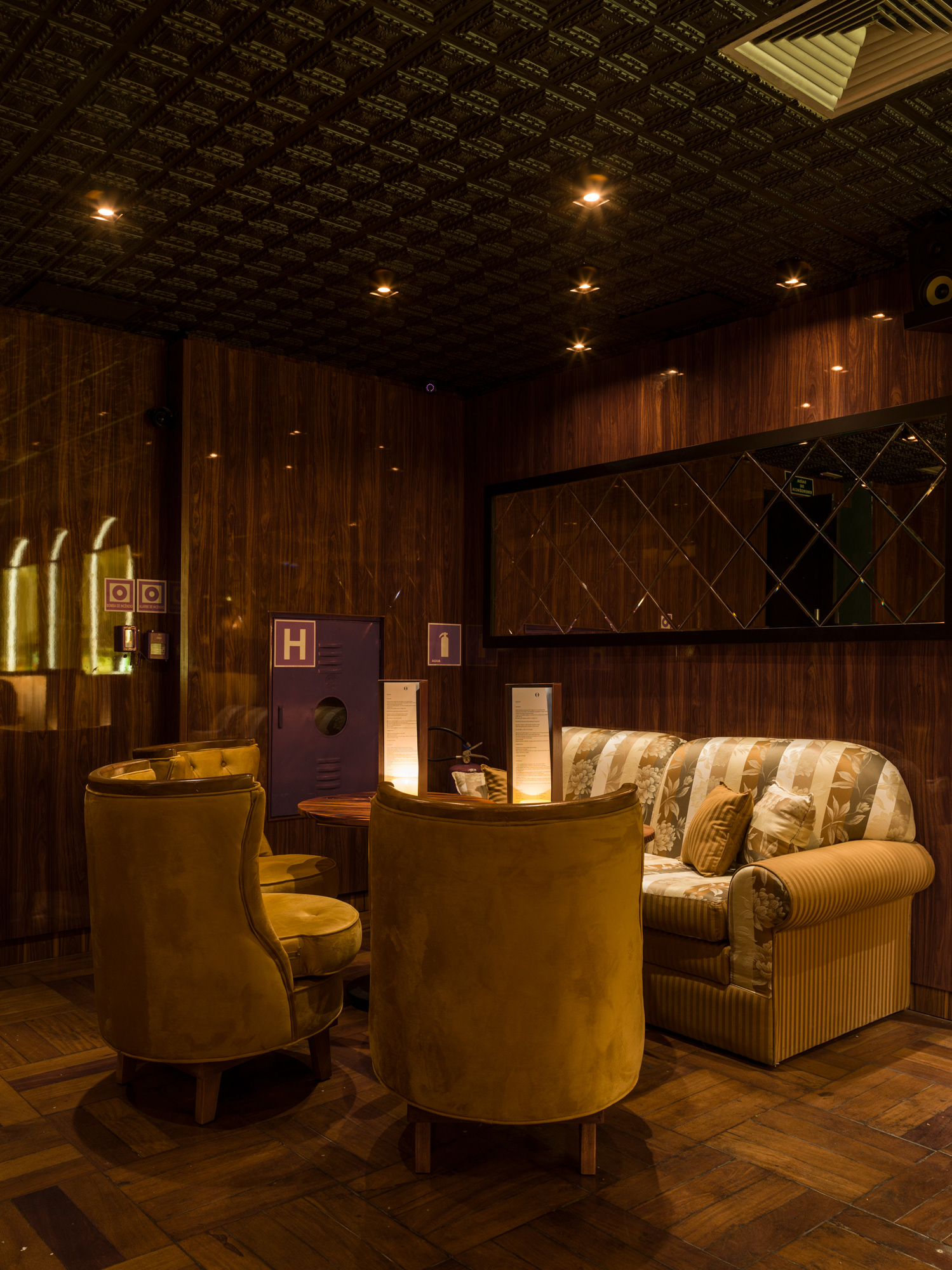 Bar & Club NEXT DOOR & BC-9