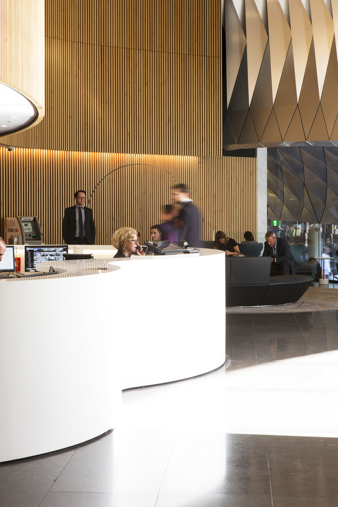 悉尼最繁忙十字路口的折叠铝钻石遮阳篷-42