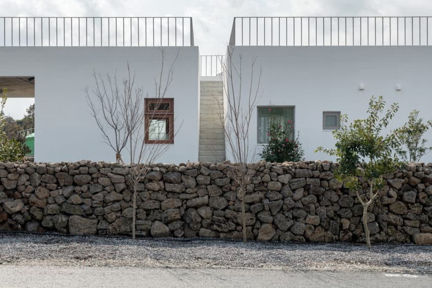 Simply rectangular Draindot guest house created by STARSIS + ilsang workroom as a uniquely shared island living space-12