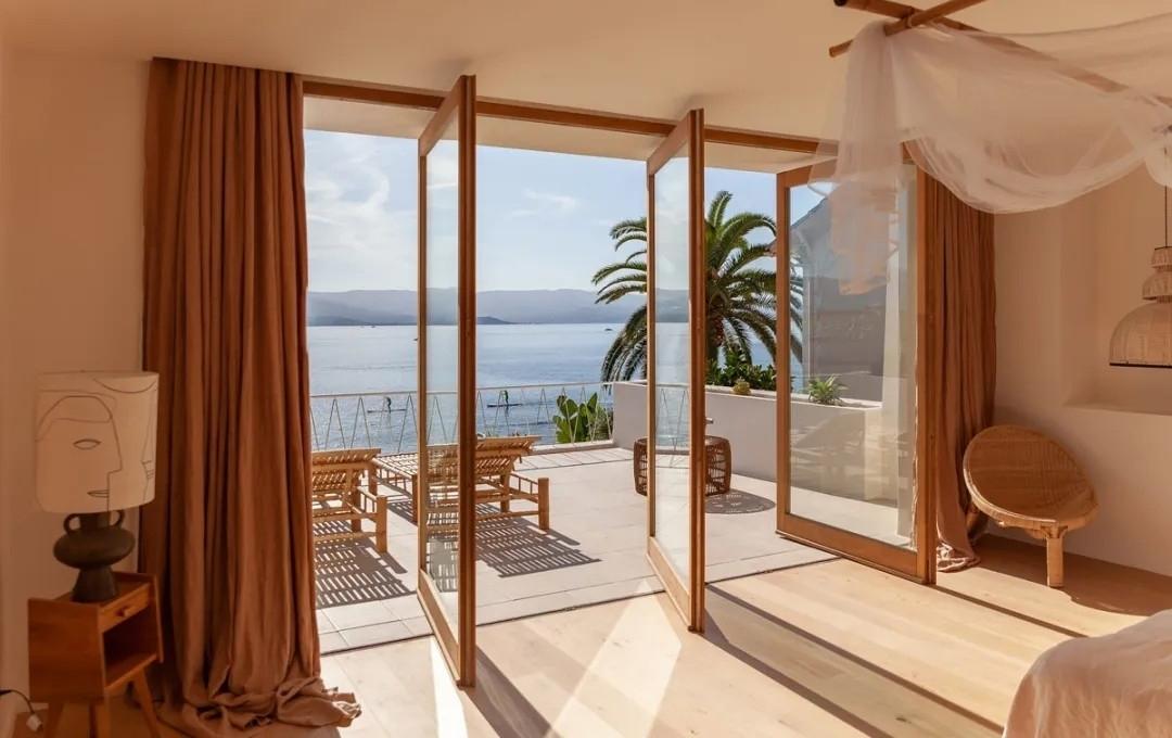 Amelia Tavella--法国经典的海景别墅-37