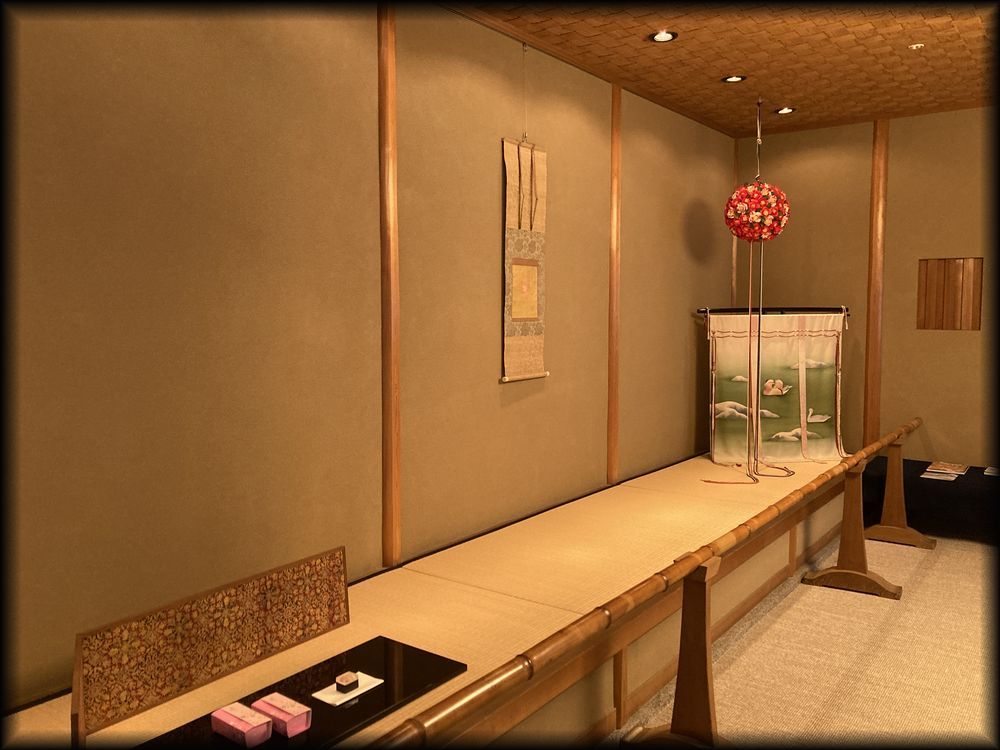 鶴屋吉信本店茶寮「菓遊茶屋」茶室「游心」及坪庭丨日本京都-13