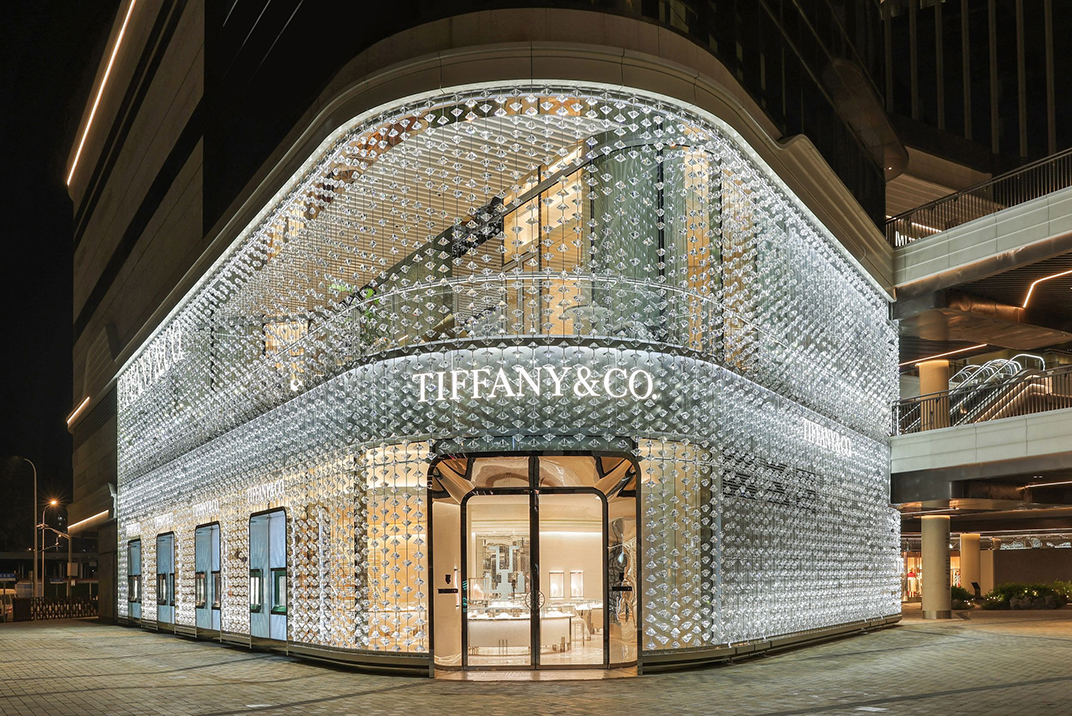蒂芙尼（Tiffany & Co.）专卖店钻石门头设计，上海 | Space design by Nina Frolova - 餐饮资讯 - 餐厅LOGO-VI空间设计-全球餐饮研究所-3