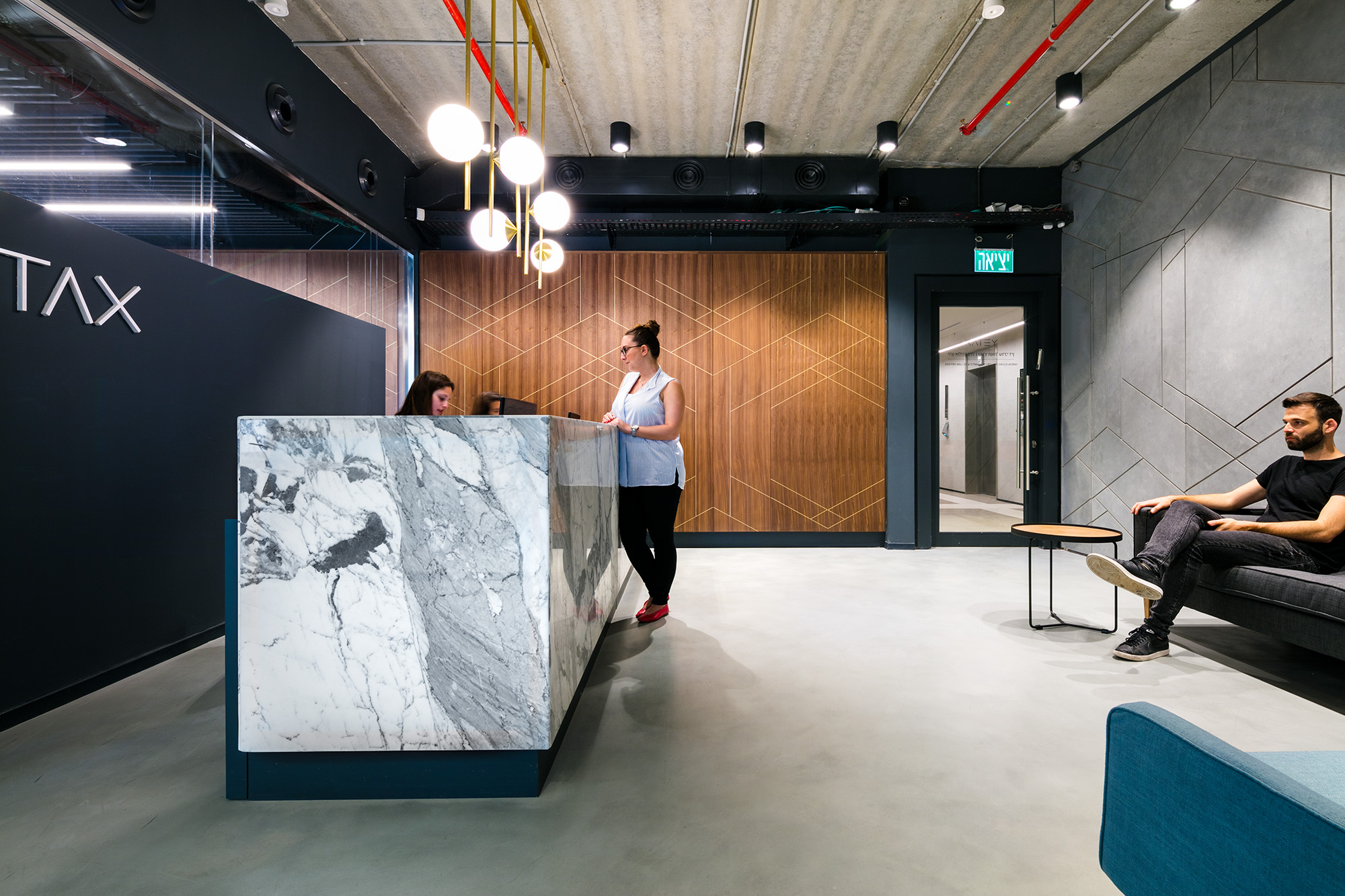 融合自然与工业，展现独特法律美学-11