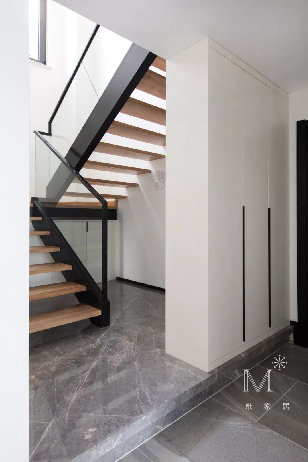 《依旧》现代家居，优雅纯粹，200m²顶楼复式设计-10