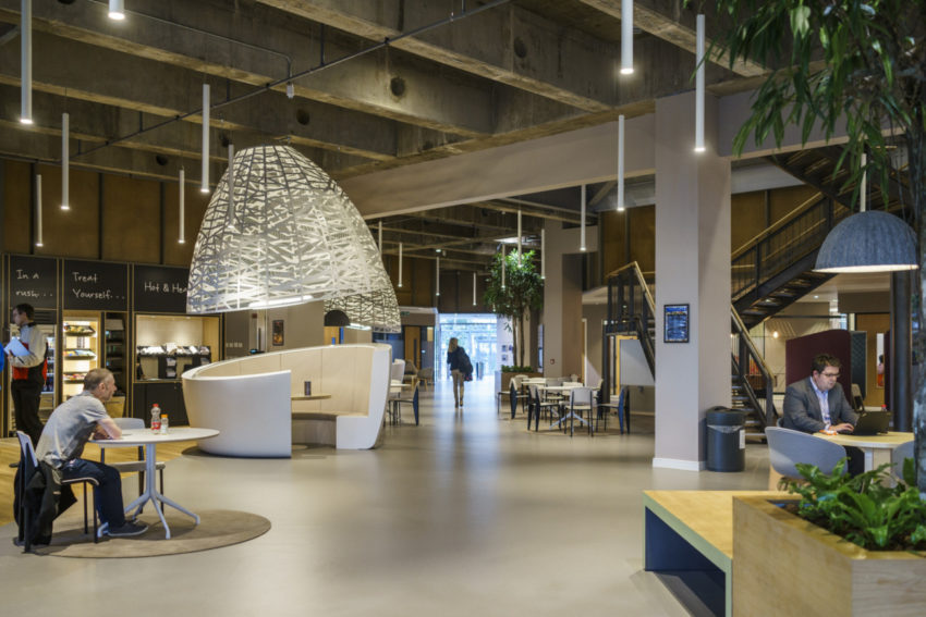 Innovative AstraZeneca Offices created by SpaceInvaders to provide a unique and engaging space for employees 太空入侵者创建的创新型阿斯利康办公室，为员工提供独特和吸引人的空间-7