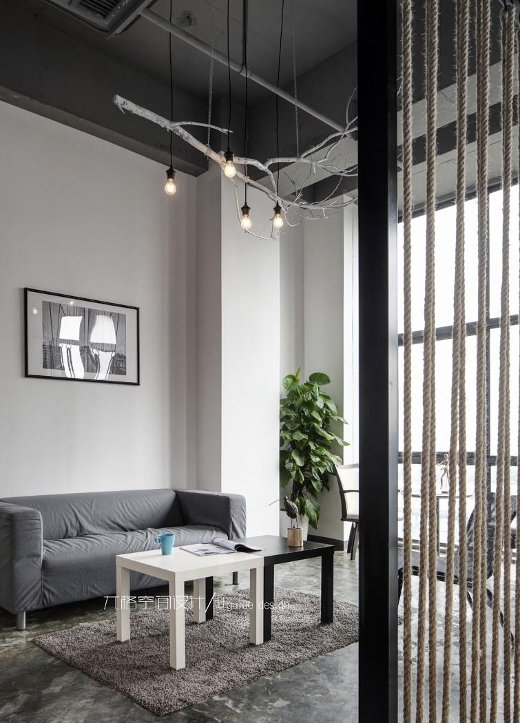 废旧元素打造简约实用办公空间-6