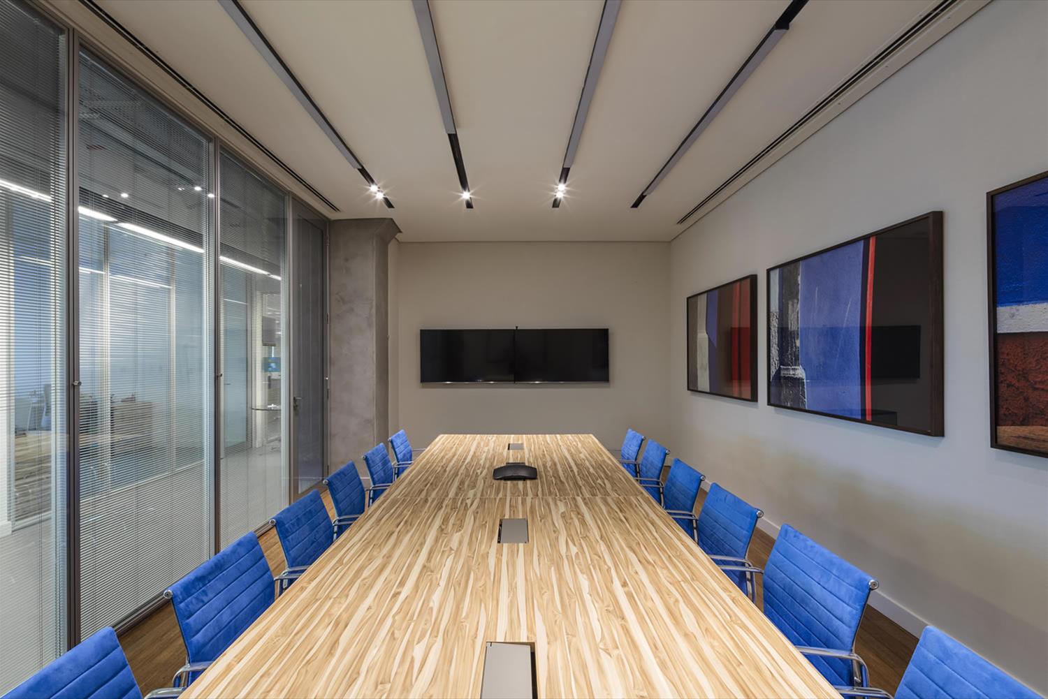 巴西 SP 办公室设计 · 木质与玻璃的完美融合-9