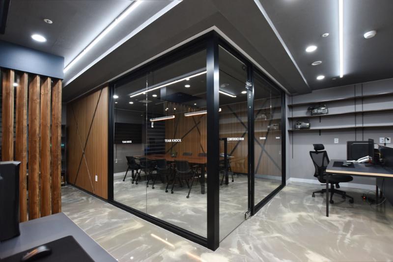 简约黑白色调，27 平米办公室设计魅力-6