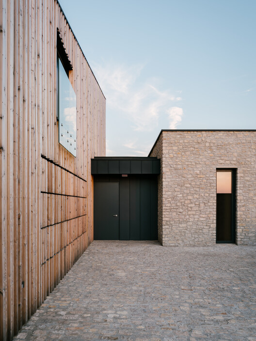 波兰田野中的和谐共生建筑丨波兰波莱丨Staruń Wanik Architects-22