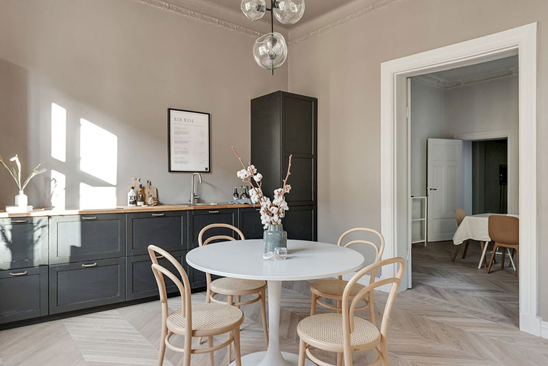 瑞典古典建筑中的温馨现代设计-15