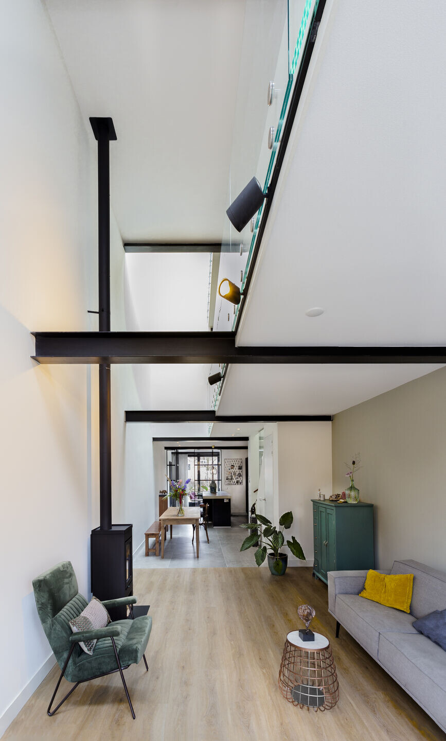 荷兰军营旧马厩变身为独特住宅-19