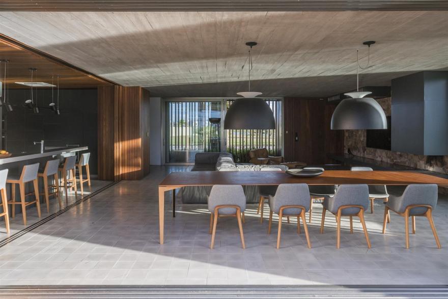 巴西 Pelotas 现代住宅 | 混凝土、木头和玻璃的完美融合-22