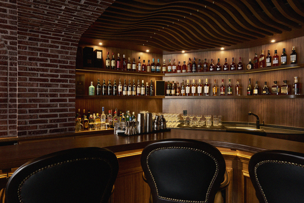 巴塞罗那古典奢华餐厅设计-8