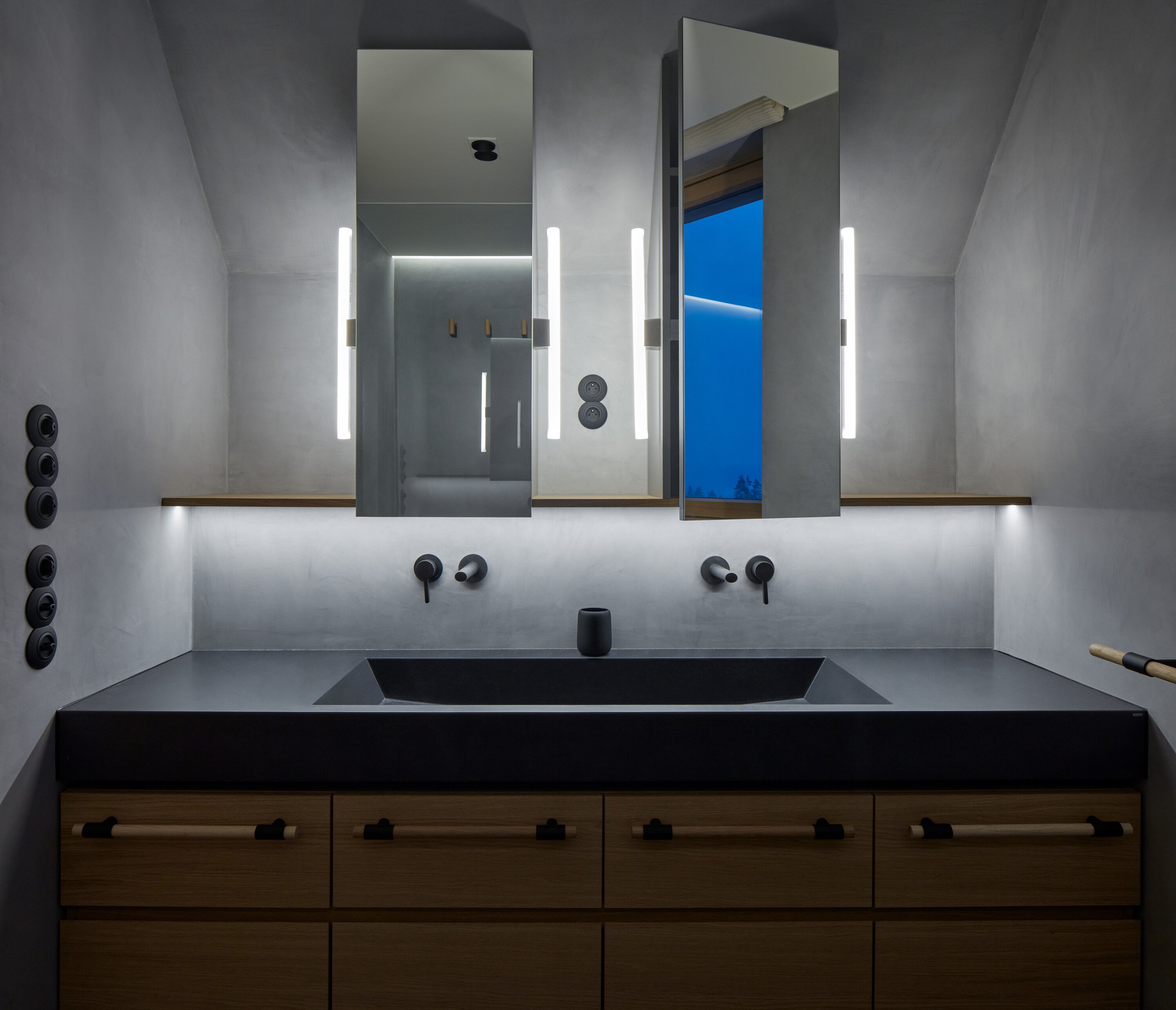 朝夕小屋丨捷克丨ADR-35