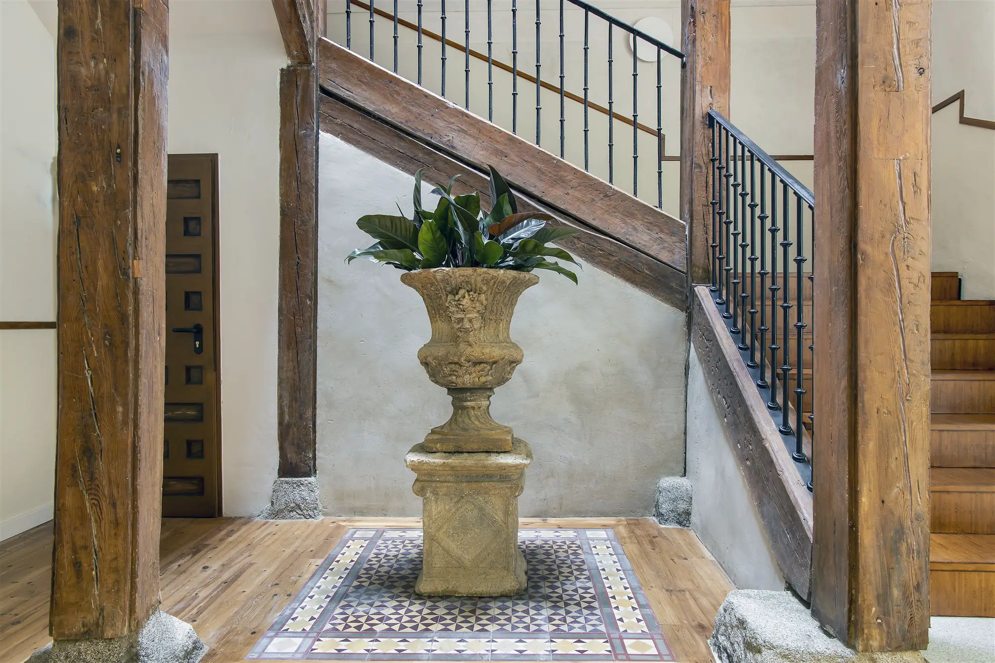 马德里色彩斑斓的古宅改造 | 历史与现代的完美融合-10