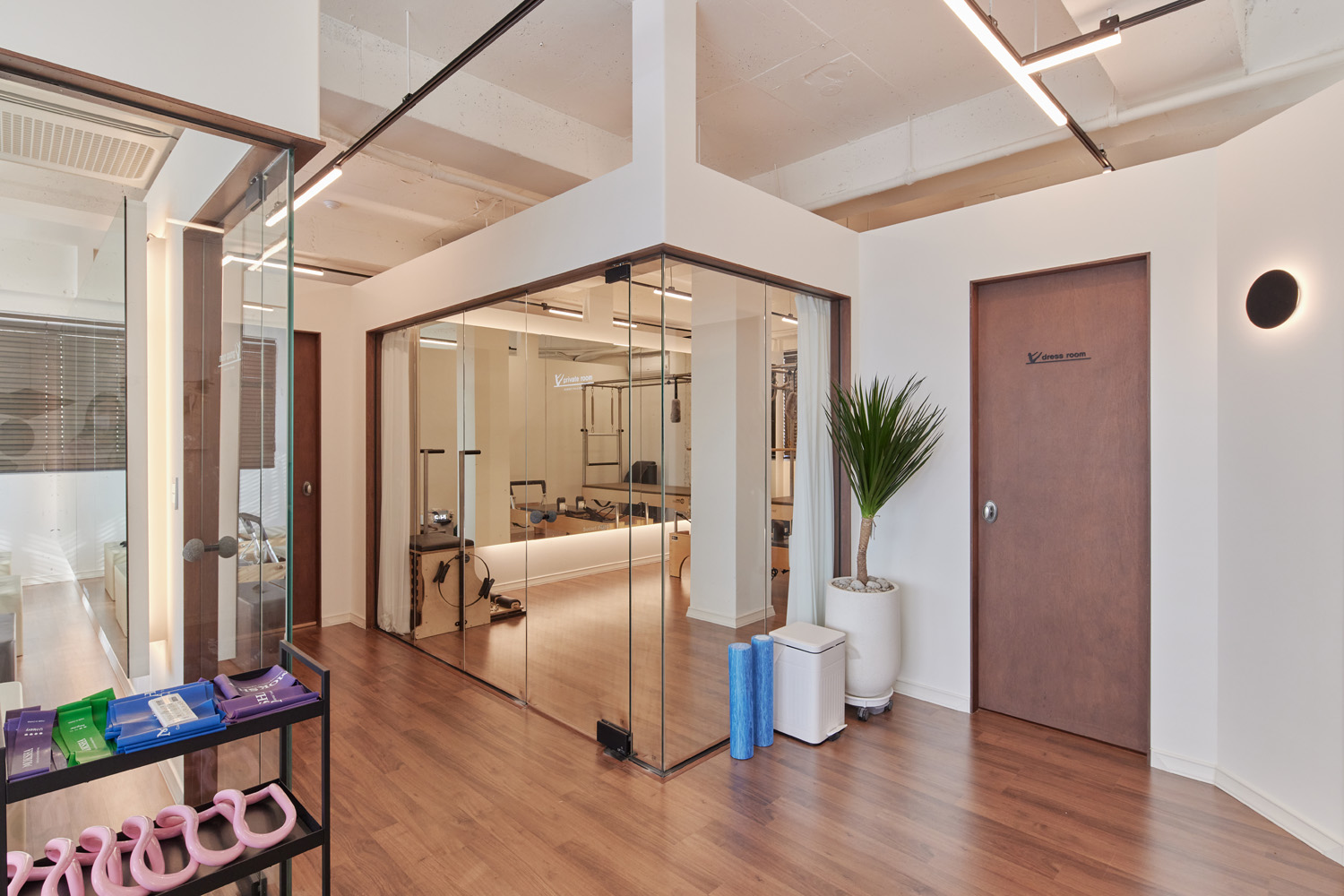 白色与木色，打造高级设计感的 30 平米公寓-4