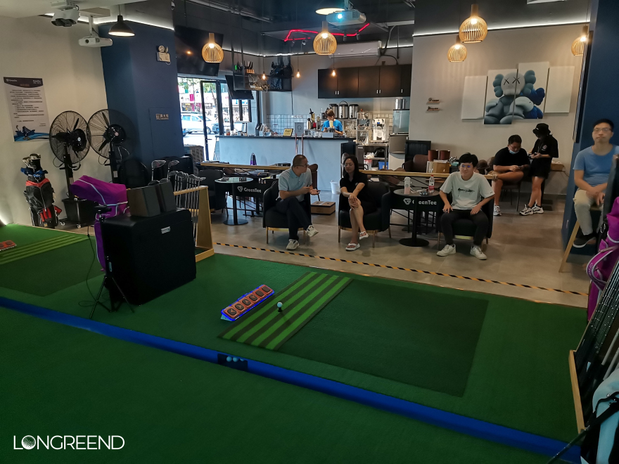 Tea room dining bar + indoor golf = perfect combination-5