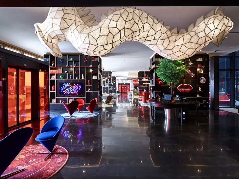 citizenM 上海虹桥店，活力四溢的现代公共空间-12