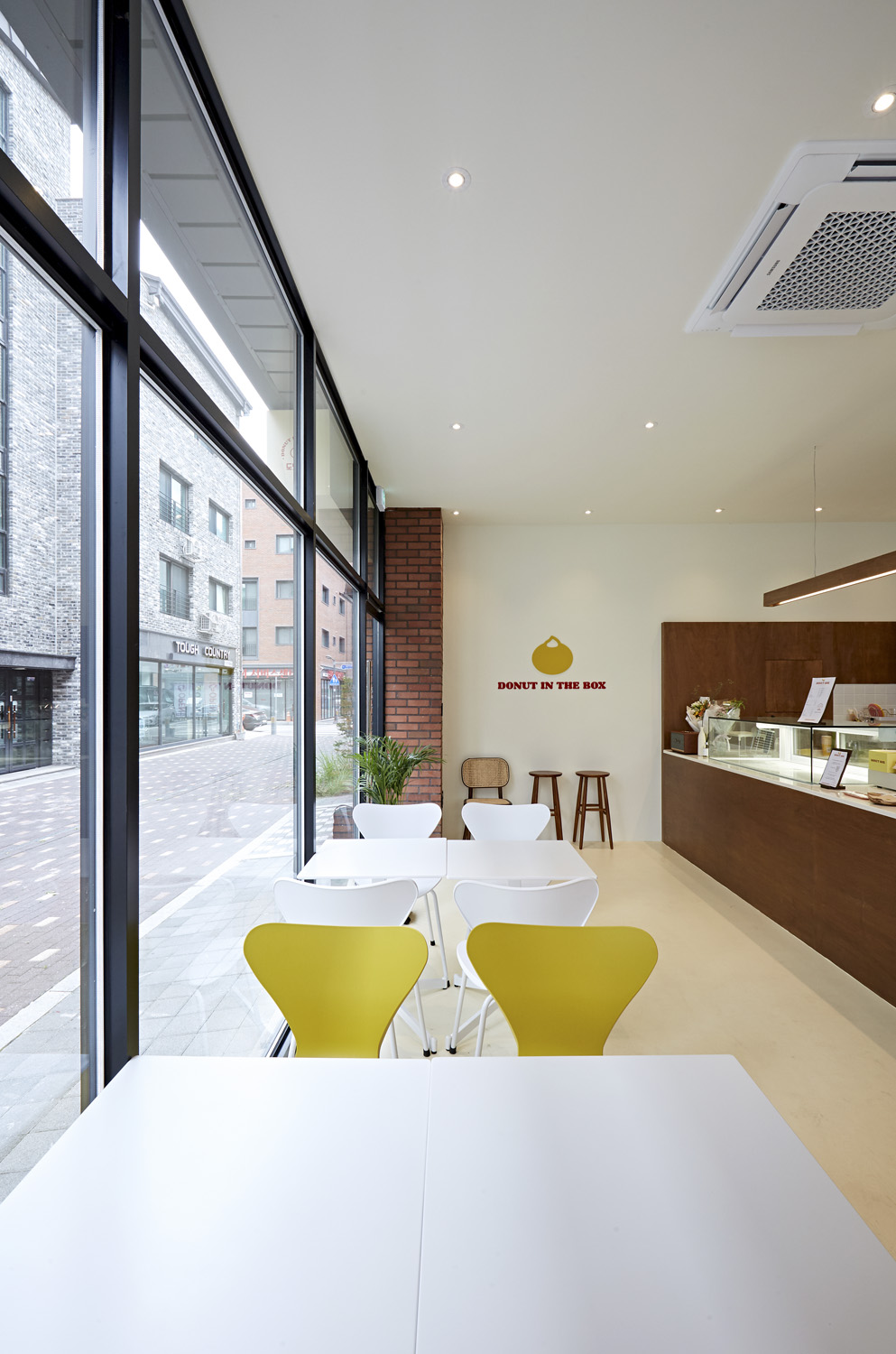 白色木屋 | 极简与自然的完美融合-10