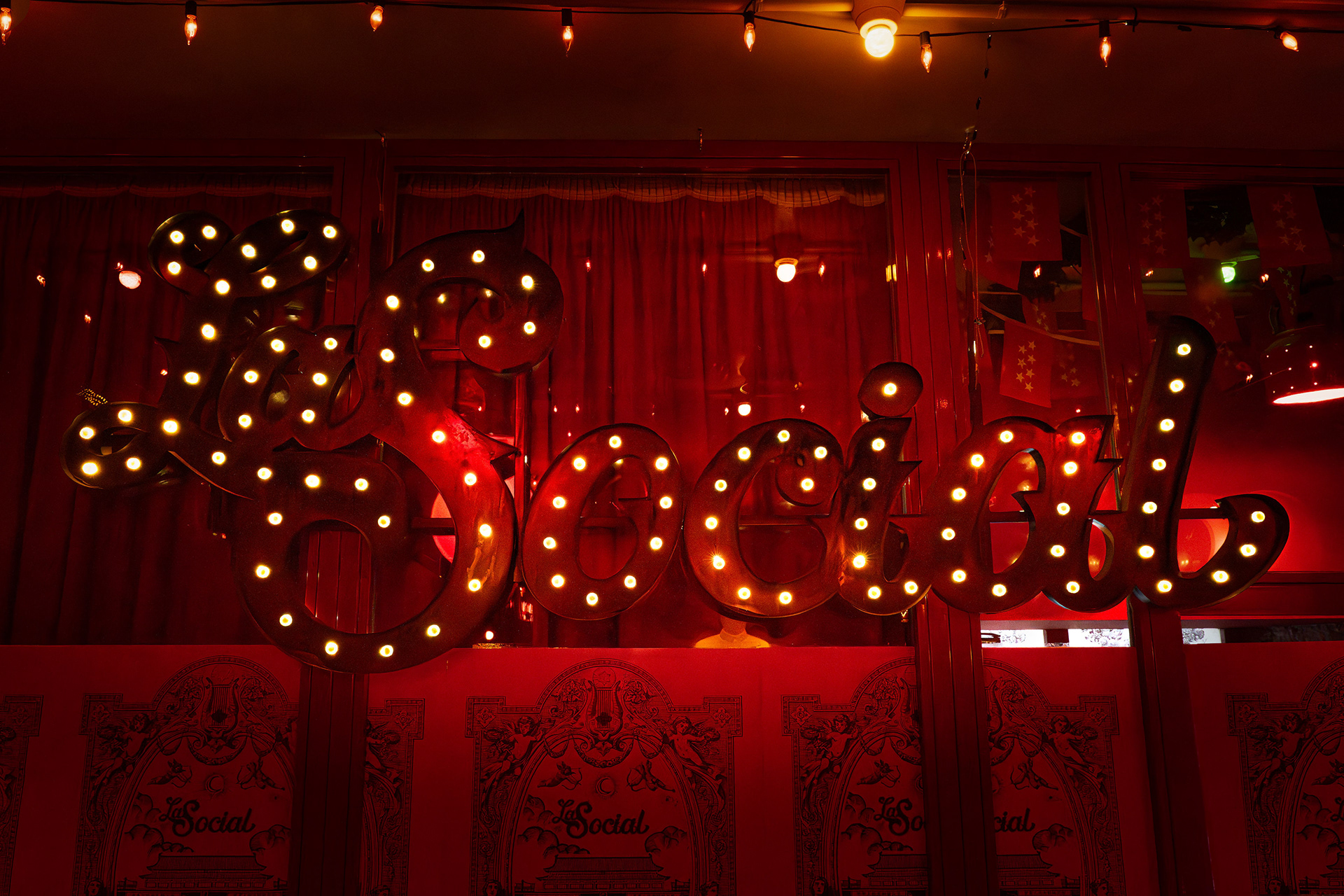 马德里社交俱乐部（注：在西班牙语里，la是定冠词，social有社交的意思 ，Madrid是马德里，LA SOCIAL MADRID有可能是马德里当地一个社交俱乐部之类的名称，这只是基于常见情况的推测） 丨西班牙马德里-34